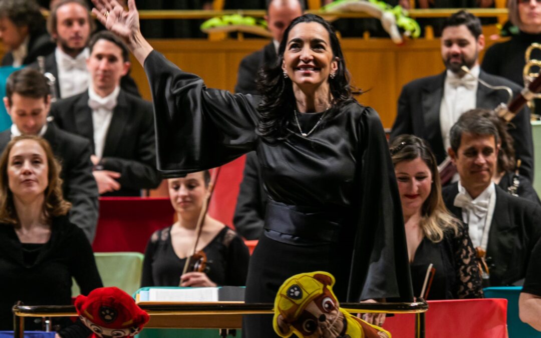 Silvia Sanz, al frente de La Metropolitana y los coros Talía y Talía Mini, reúne a cientos de familias en el Auditorio Nacional en el concierto Música y Juguetes