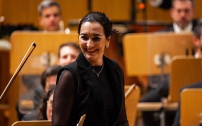 “A ritmo de Talía”, un gran éxito: entradas agotadas, ambiente festivo y cuatro bises en el concierto de Navidad de la Orquesta Metropolitana, el Coro Talía y su directora Silvia Sanz